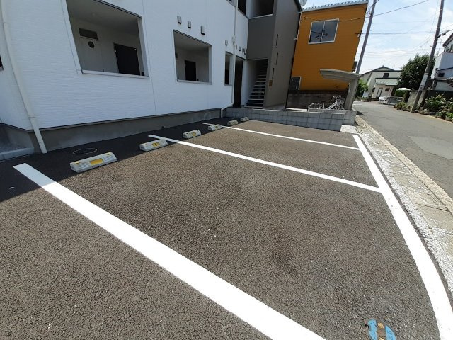 エマーブルの駐車場