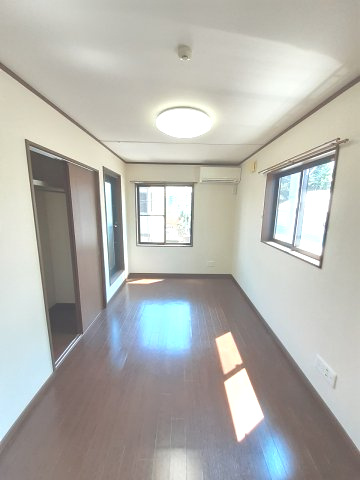 エスポワールＮ棟の居間・リビング