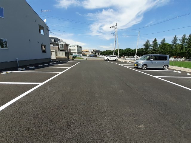 ウェルデンス熊谷Bの駐車場