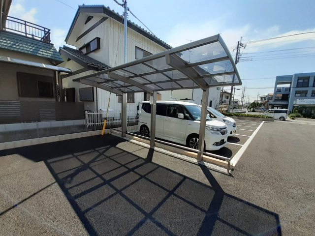 ウェルデンス熊谷Bの駐車場