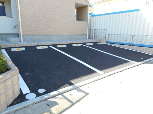 グランドソレーユの駐車場