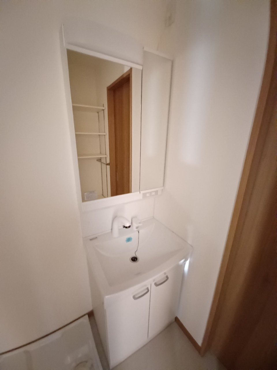 グランディール六軒町の独立洗面台