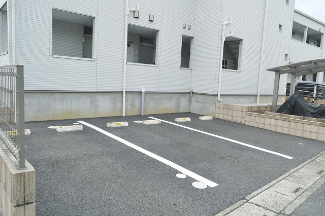 カーサ　グリスの駐車場
