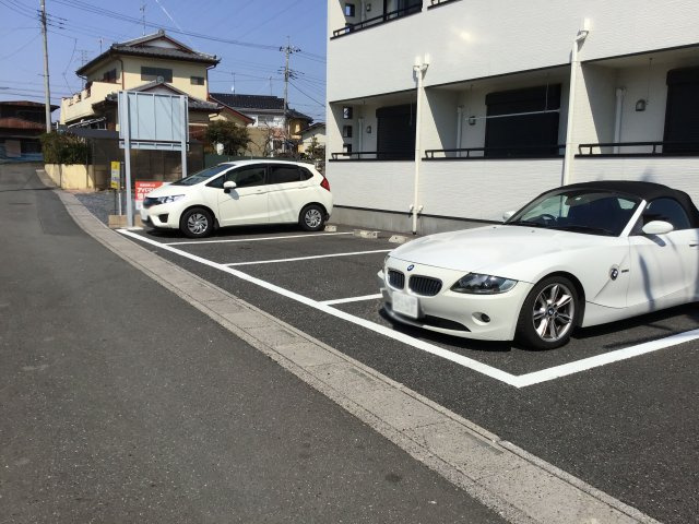 コーワリブレの駐車場