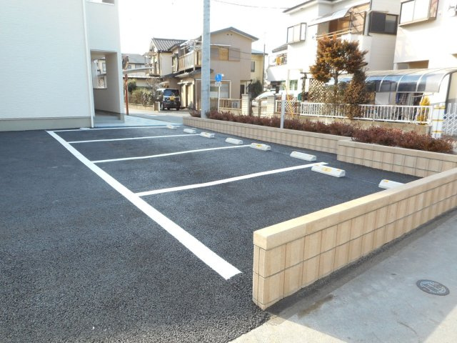 シャルロットの駐車場