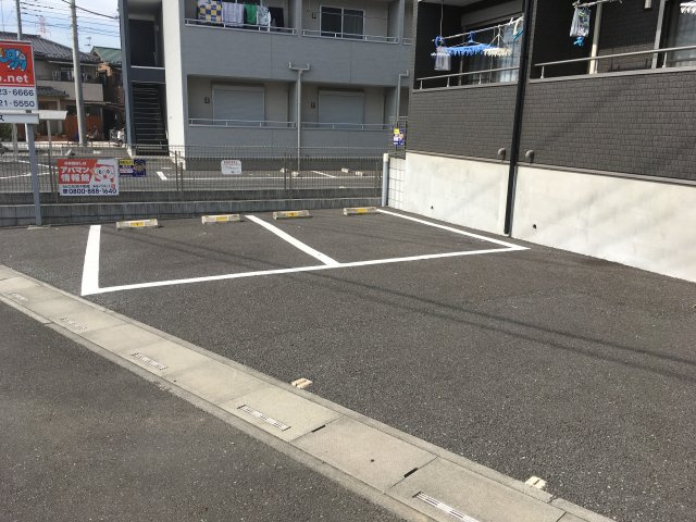 ネクサスの駐車場