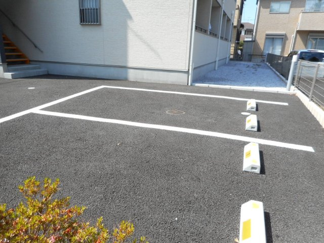 ディアコート御茶山の駐車場