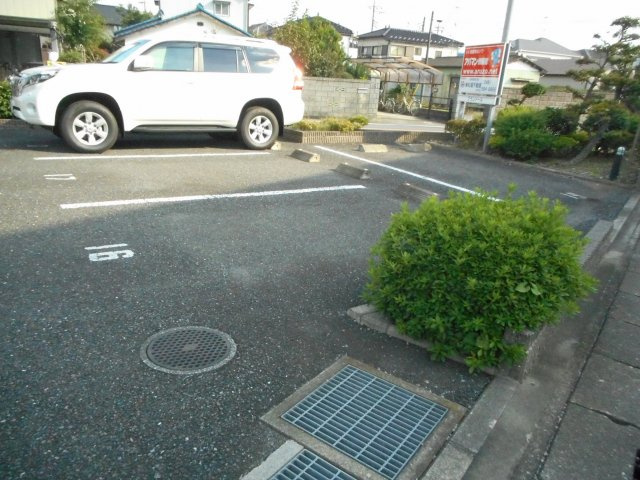 プランドールビートウの駐車場