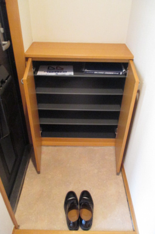 プランドールA棟の玄関