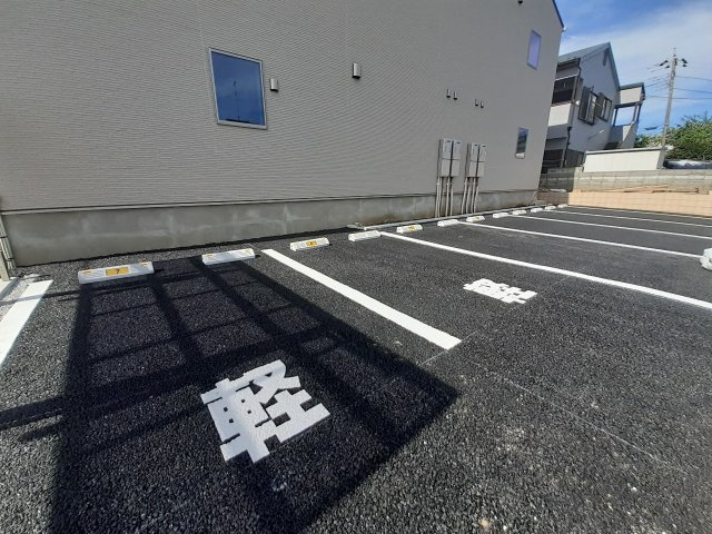 プランドールⅢの駐車場