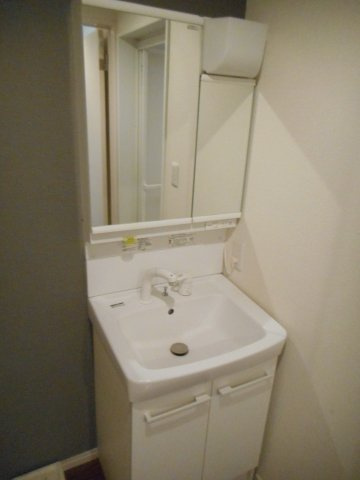 ロワイエの独立洗面台