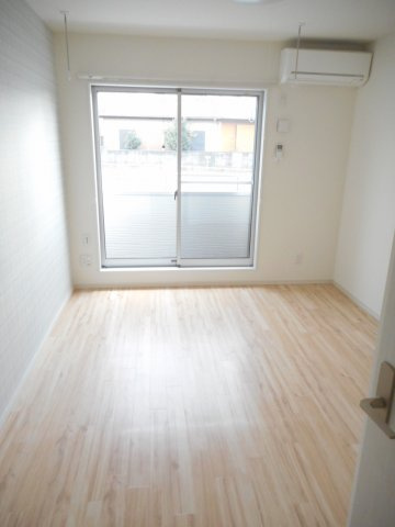 ローズガーデンの居間・リビング