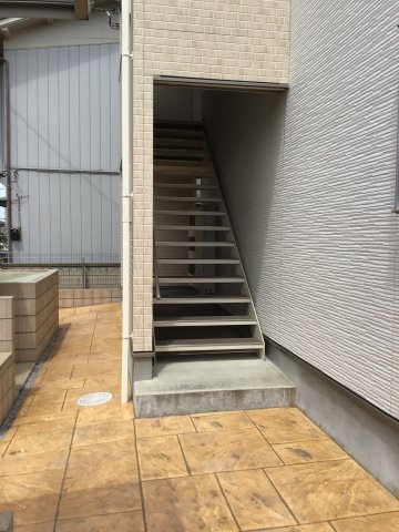 ローズガーデンのエントランス