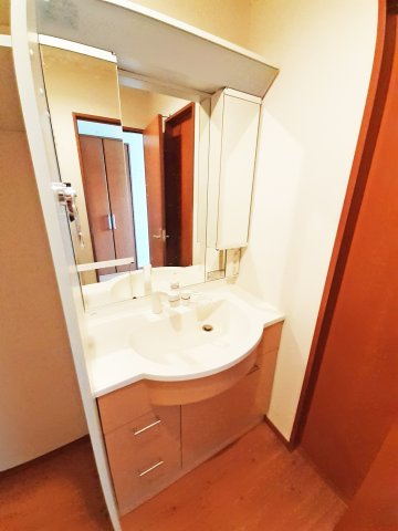 ポワソンの独立洗面台