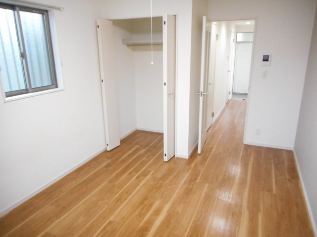 ホワイトマーベルの寝室