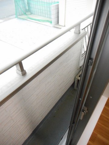 ホワイトマーベルのバルコニー