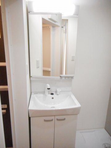 ホワイトマーベルの独立洗面台