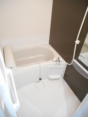 ホワイトマーベルの浴室