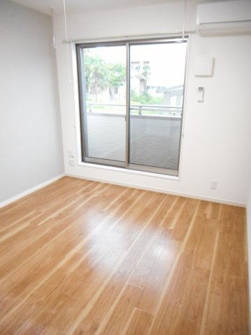 ホワイトマーベルの洋室