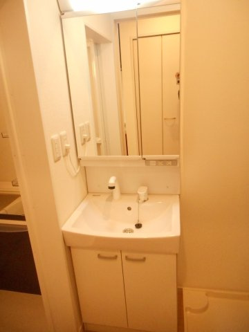 ベルリーソ川越の独立洗面台