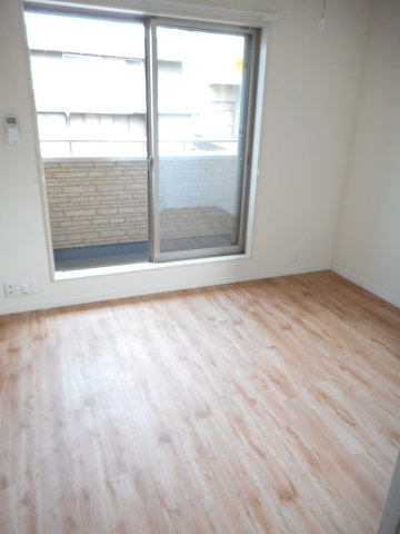 ラスターチカの洋室