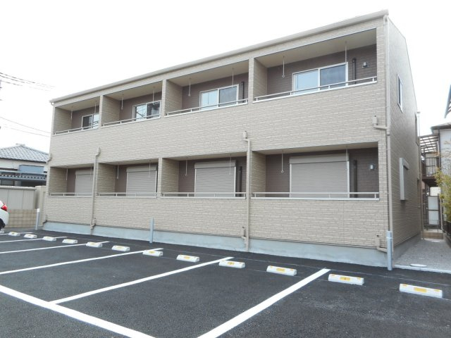 ラスターチカの駐車場