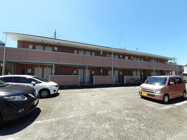 ライブコア本町の駐車場