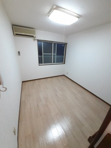 ライブコア本町の洋室