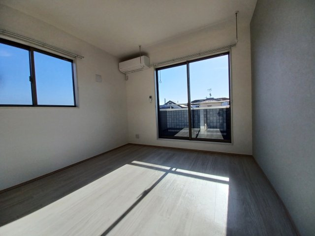 パインヴィレッジの居間・リビング