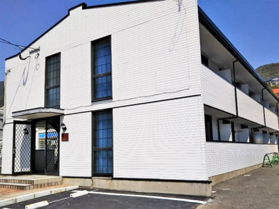 【外観】 | レオパレスＩＲＩＥ | お得に住まいをお探しするなら不動産すまラボにお任せ下さい♪
〇現地待合わせOK　〇LINE対応可　〇他社物件持ち込みＯＫ
〇遠隔契約OK　〇お値引き喜んで♪
皆様のお問合せをお待ちしています♪