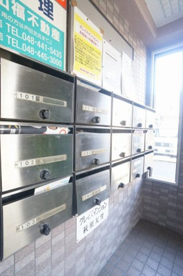 【エントランス】 | グレイスマンション | 集合ポストには、安心のダイヤル錠付。