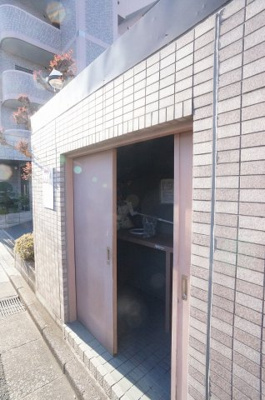 【その他共用部分】 | グレイスマンション | マンション専用ゴミ置き場もあり、皆さんルールを守って綺麗にご使用いただいております。