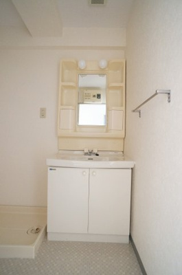 【独立洗面台】 | グレイスマンション | 朝の支度にも助かる、独立の洗髪洗面化粧台。※過去の写真です。