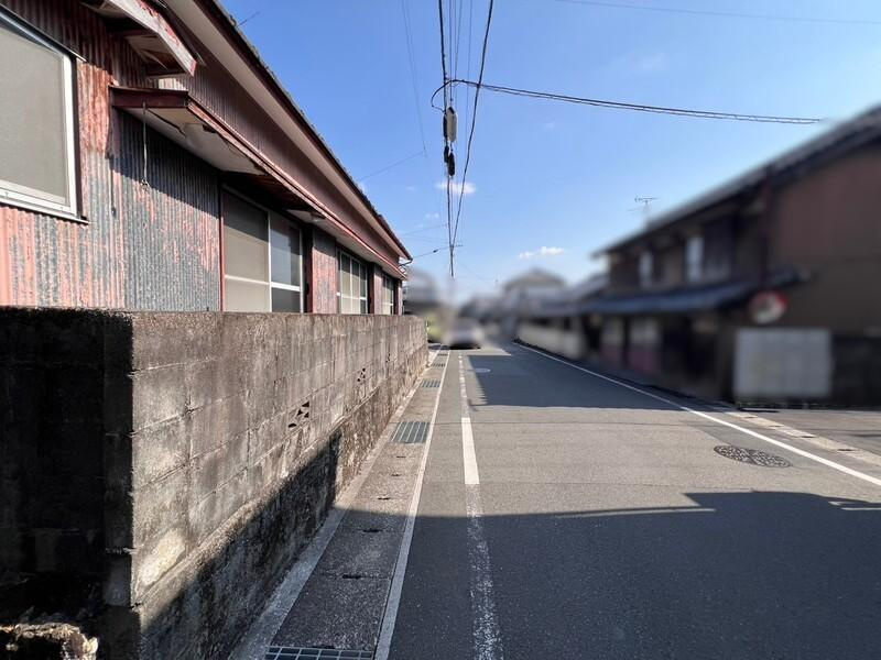 万々　建築条件なし　売土地の前面道路含む現地写真