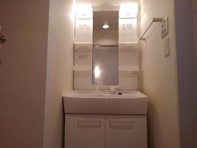 【洗面所】 | グラン　アウローラⅡ | ゆったりとスペースのある洗面所