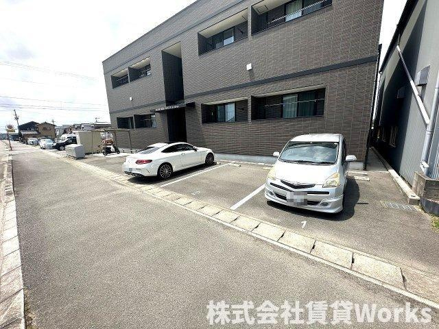 ココカラハウス沖洲の駐車場|駐車場に車を止められます