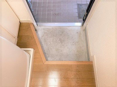 【玄関】 | レオパレス白糸 | 収納もある玄関です