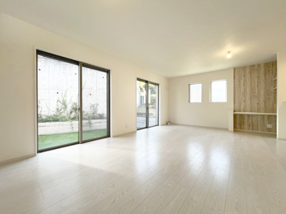 『八王子市新築戸建て』八王子市館町1477【仲介手数料無料】　４期の居間・リビング|～仲介手数料無料☆八王子ひなた不動産～八王子市館町　新築戸建て