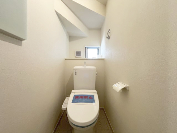 『八王子市新築戸建て』八王子市館町1477【仲介手数料無料】　４期のトイレ|～仲介手数料無料☆八王子ひなた不動産～八王子市館町　新築戸建て