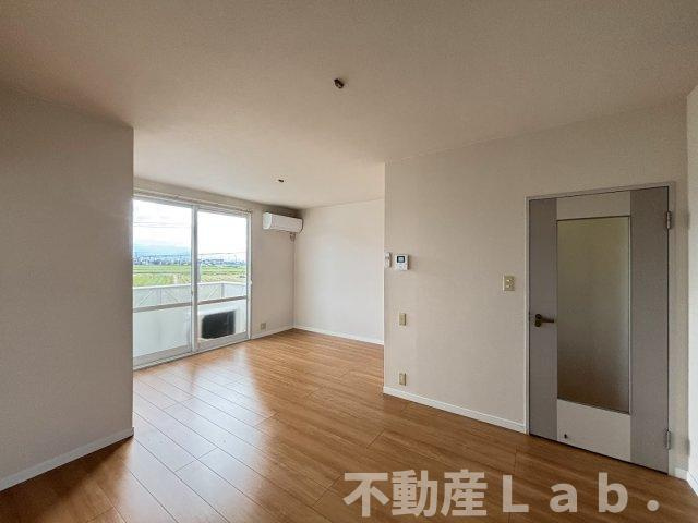 サンビレッジ二番館の居間・リビング