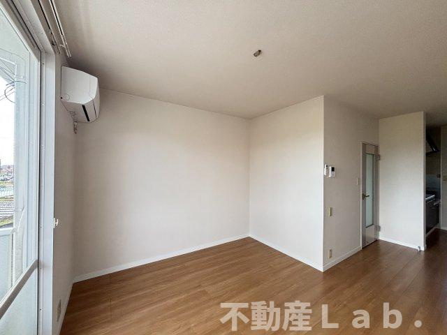 サンビレッジ二番館の居間・リビング