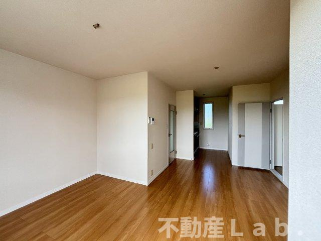 サンビレッジ二番館の居間・リビング