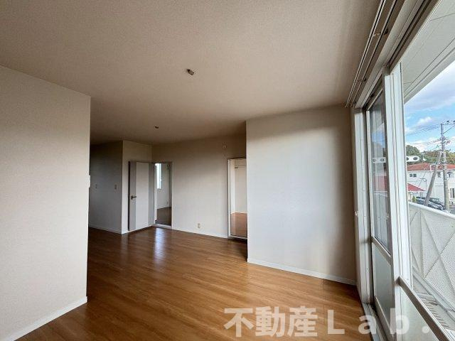 サンビレッジ二番館の居間・リビング