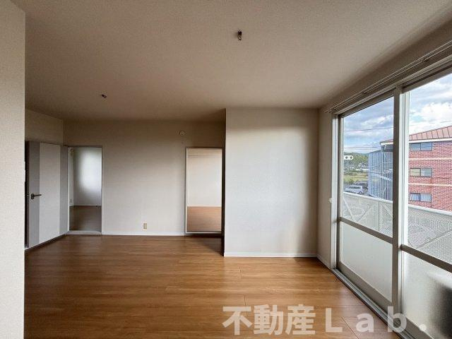 サンビレッジ二番館の居間・リビング