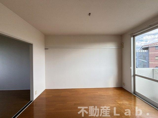 サンビレッジ二番館の洋室