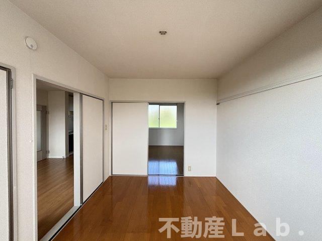 サンビレッジ二番館の洋室