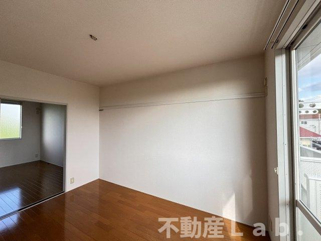 サンビレッジ二番館の洋室