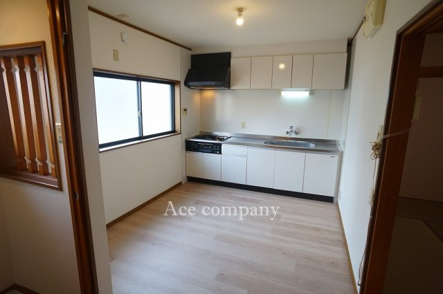 【居間・リビング】 | 東大阪市長栄寺 | 【DK：7帖】クロス貼替え、床フロアタイル張替え、ハウスクリーニング済みです☆