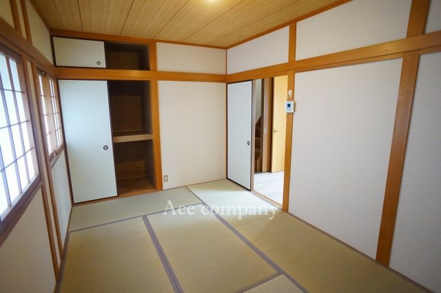 【寝室】 | 東大阪市長栄寺 | 【2階：和室7.5帖】ダイニングと続き間になった和室です♪押し入れ完備です♪