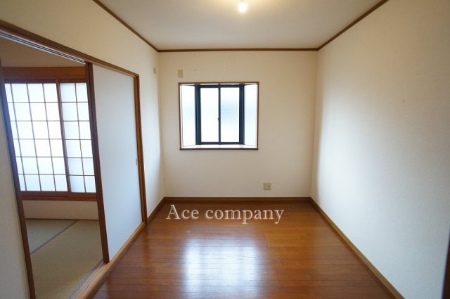 【子供部屋】 | 東大阪市長栄寺 | 【3階：洋室6帖】出窓あります☆